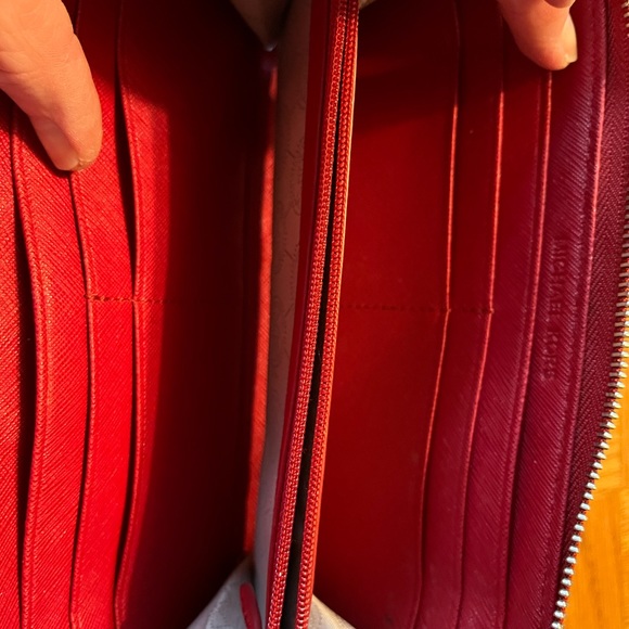♥️ Red Michael Kors Wallet♥️ - Picture 13 of 13